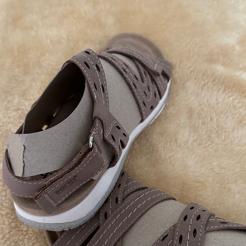 Earth Origins Women's Taupe Strappy Sandals - Picture 5 of 6
